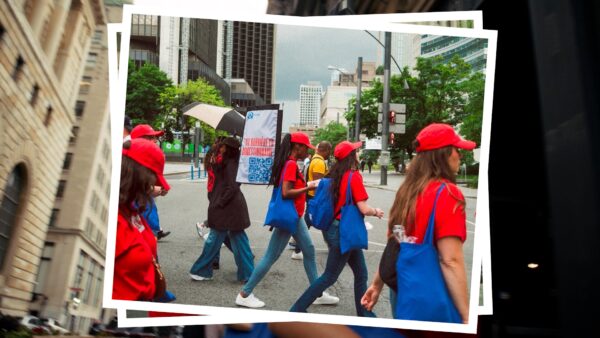 Ma carrière en concessionnaire bold typography campaign visual