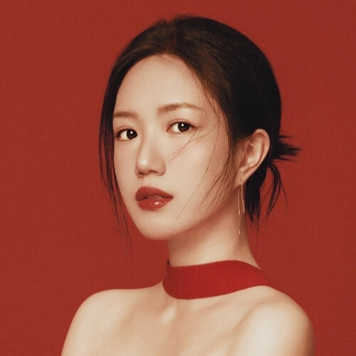 Profile image of Yiqi Zhao, Design Lead at Meta Reality Labs, specializing in AI-driven spatial computing and immersive experiences.